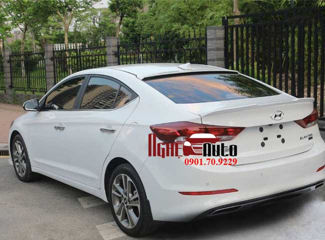 Đuôi gió liền cốp Hyundai Elantra 