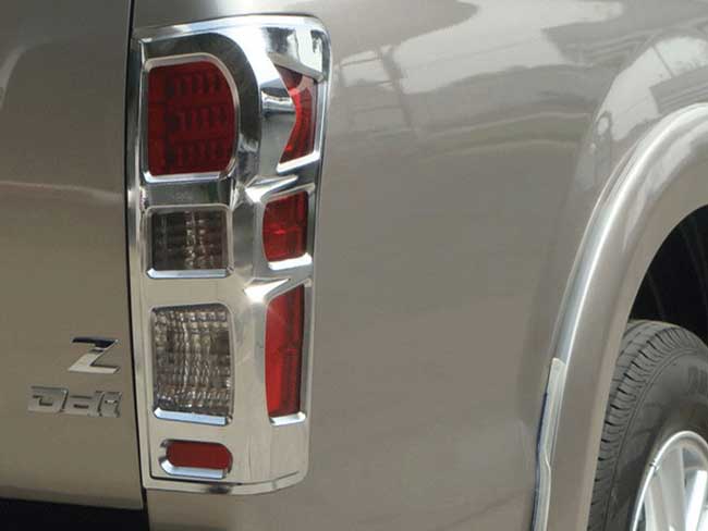 vien-den-hau-ma-crom-cho-isuzu-d-max-mau-02