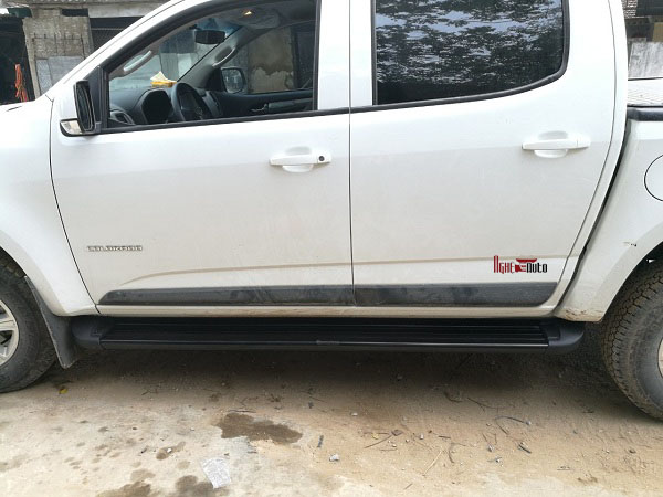 Bậc lên xuống cho xe Chevrolet Colorado hàng Thái Lan