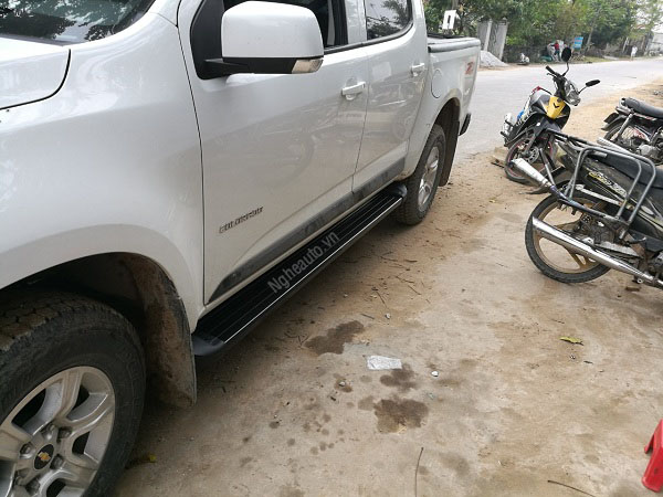 Bậc lên xuống cho xe Chevrolet Colorado hàng Thái Lan