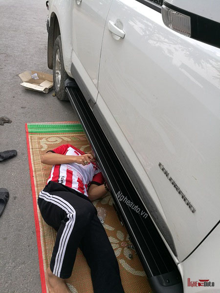 Bậc lên xuống cho xe Chevrolet Colorado hàng Thái Lan