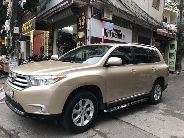 Bậc lên xuống cho xe Toyota Highlander 2011