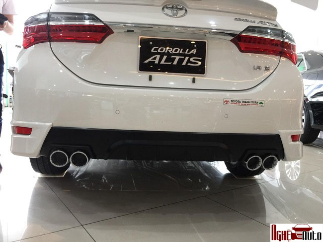 Độ bodykit cho xe Toyota Altis hàng Uncle Đài Loan