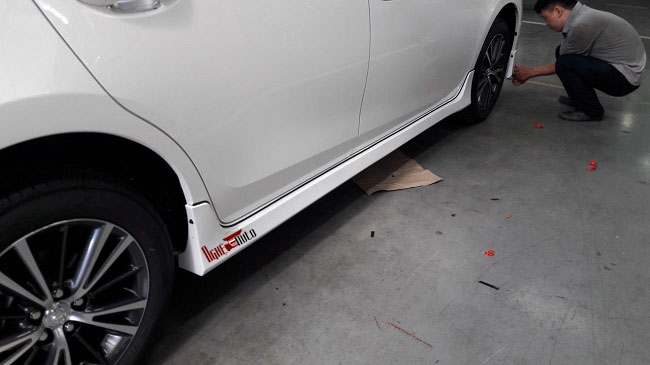 Độ bodykit cho xe Toyota Altis hàng Uncle Đài Loan