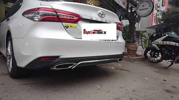 Độ lip chia pô mẫu mec cho Toyota Camry 2019
