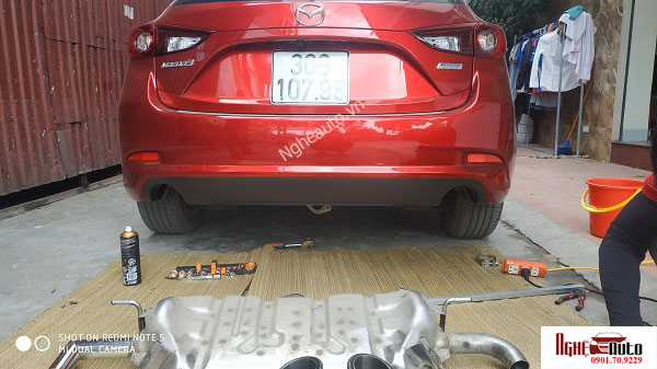 Độ pô Akrapovic cho xe Mazda 3 2019