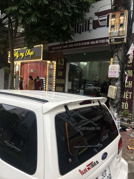 Đuôi gió cho xe Ford Escape