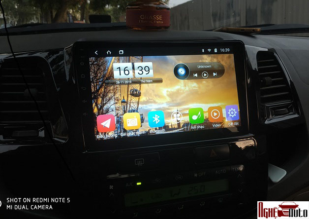 Màn hình DVD 9 inch cho xe Toyota Fortuner