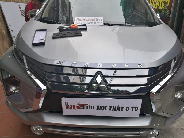 Mặt ca lăng dán cho xe Xpander