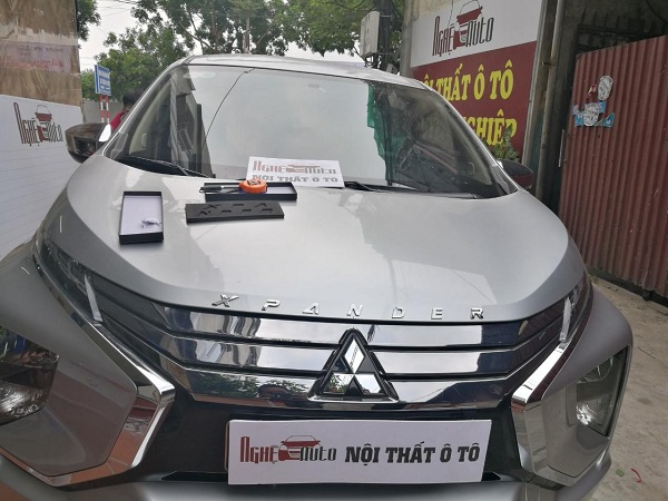 Mặt ca lăng dán cho xe Xpander