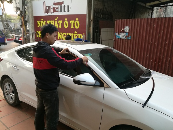 Nẹp chân kính + cong kính cho Hyundai Elantra 2019