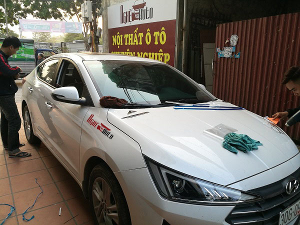 Nẹp chân kính, cong kính cho Hyundai Elantra 2019