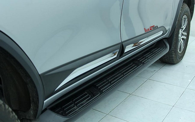 Nẹp sườn trang trí bản to và bản nhỏ xe Ford Fortuner 2019