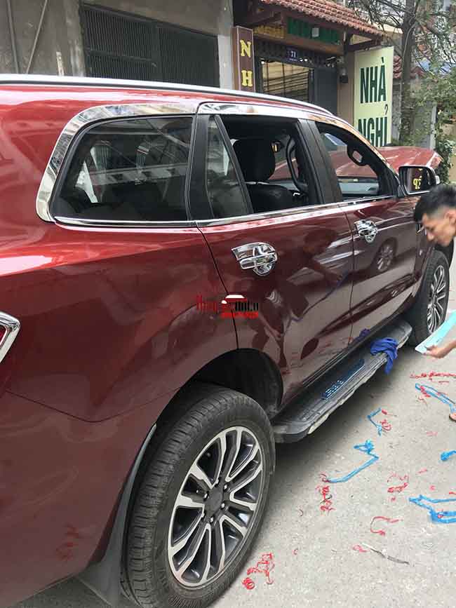 Bậc bước chân xe Ford Everest