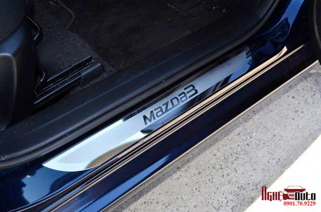 ốp bậc cửa chống xước cho xe Mazda 3