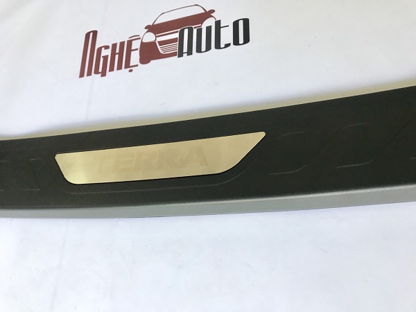 Chống trầy cốp ngoài nhựa xe Nissan Terra