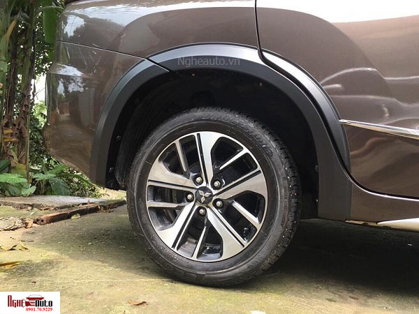 Ốp cua lốp cho xe Mitsubishi Xpander