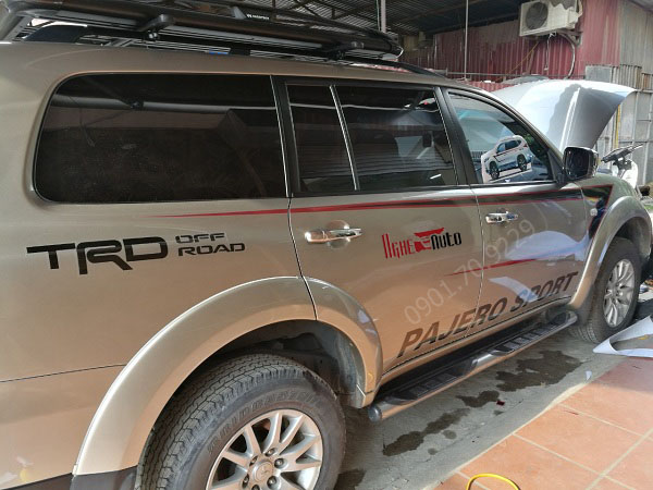 Tem dán sườn Mitsubishi Pajero Sport