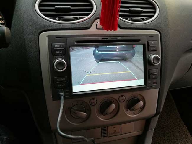 man-hinh-dvd-chtechi-cho-xe-focus-1