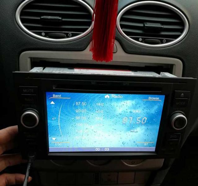 man-hinh-dvd-chtechi-cho-xe-focus-2