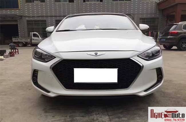 Mặt ca lăng và logo độ Hyundai Elantra 2016