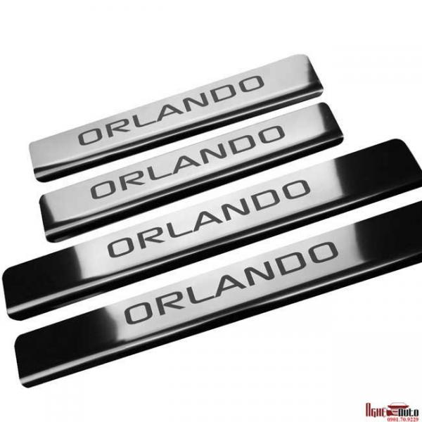 Ốp bậc cửa chống xước xe Chevrolet Orlando
