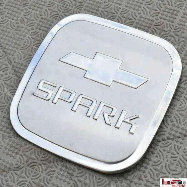 Ốp nắp bình xăng cho xe Chevrolet Spark