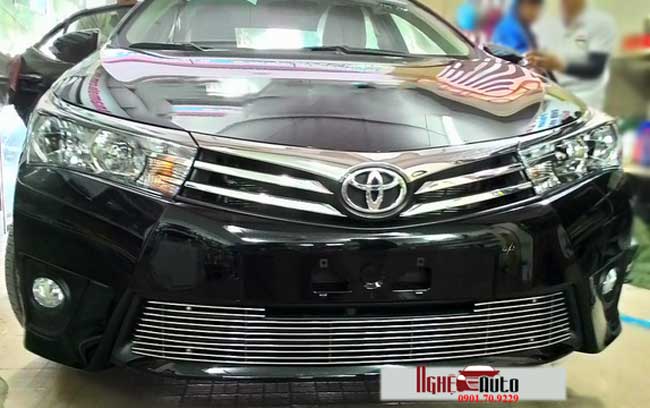 Ốp trang trí mặt ca lăng kẻ ngang Corolla Altis