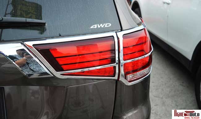 Viền đèn hậu theo xe Mitsubishi Outlander
