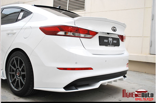 Đuôi gió liền cốp Hyundai Elantra 