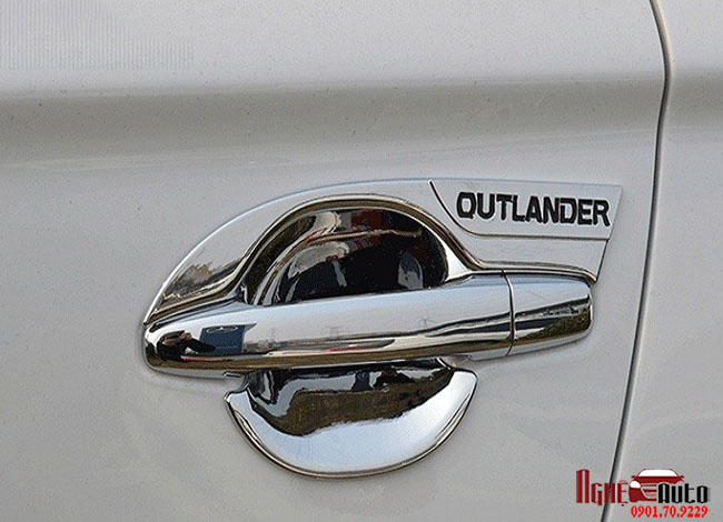 Ốp hõm cửa Mitsubishi Outlander 2018