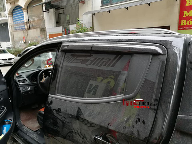 Vè che mưa xe Mitsubishi Triton 2019