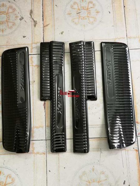 Ốp bậc trong ngoài titan cho xe Mitsubishi Xpander