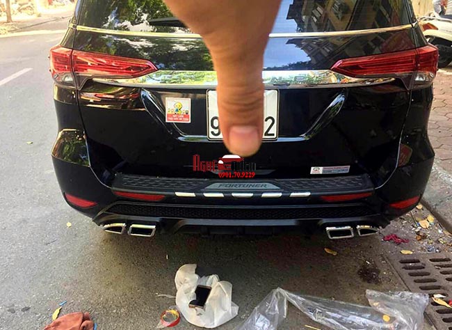 Lip chia pô Toyota Fortuner 2019