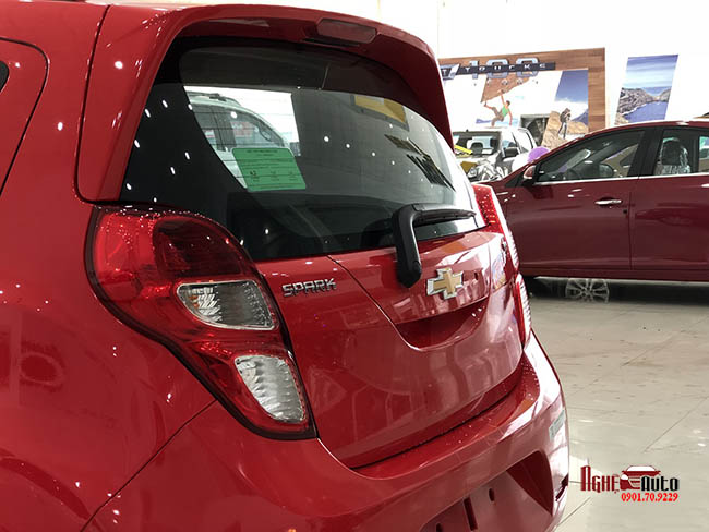 Đuôi gió trên kính hậu cho Chevrolet Spark