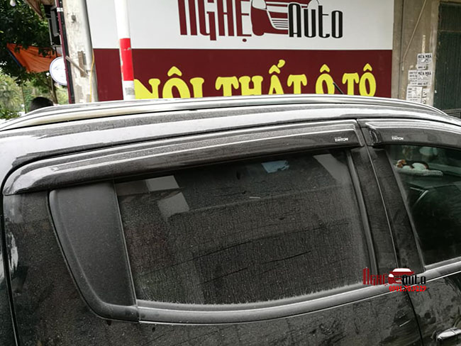 Vè che mưa xe Mitsubishi Triton 2019