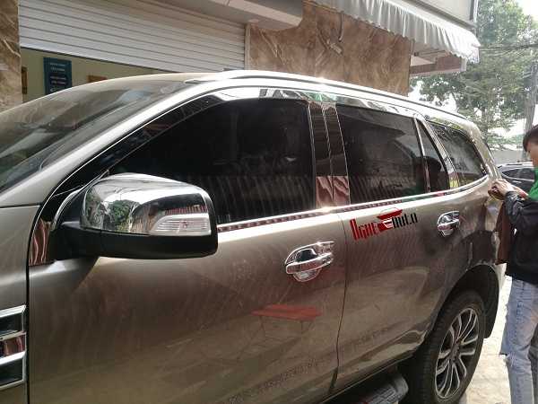 Viền cong kính, chân kính, trụ B, C Ford Everest