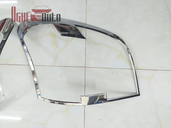 Ốp trang trí viền đèn hậu cho xe Chevrolet Captiva 